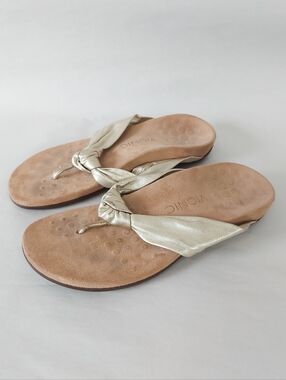 Vionic Women Orthotic Comfort Rest Pippa Knotted Gold Leather Flipflop Size 7